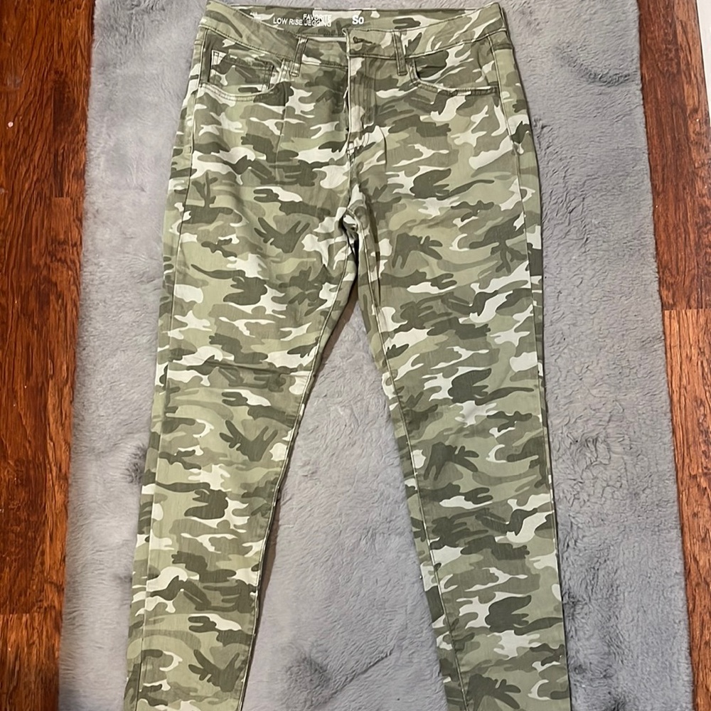 Juniors low rise camo Jeggings